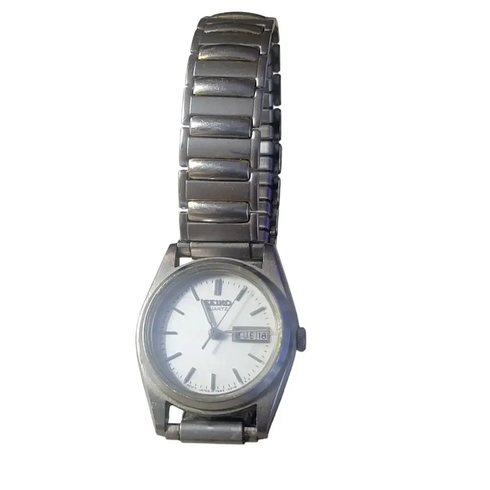 Vintage‎ 90s Seiko Womens Day Date Watch Vintage Silver tone New Battery Retro